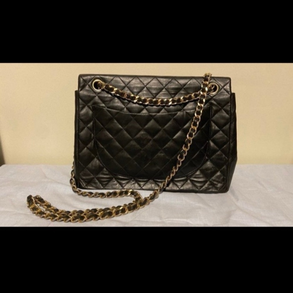 1 day Price Drop ! !! Authentic CHANEL Black Quilted Crossbody with Gold Chain - Picture 5 of 14